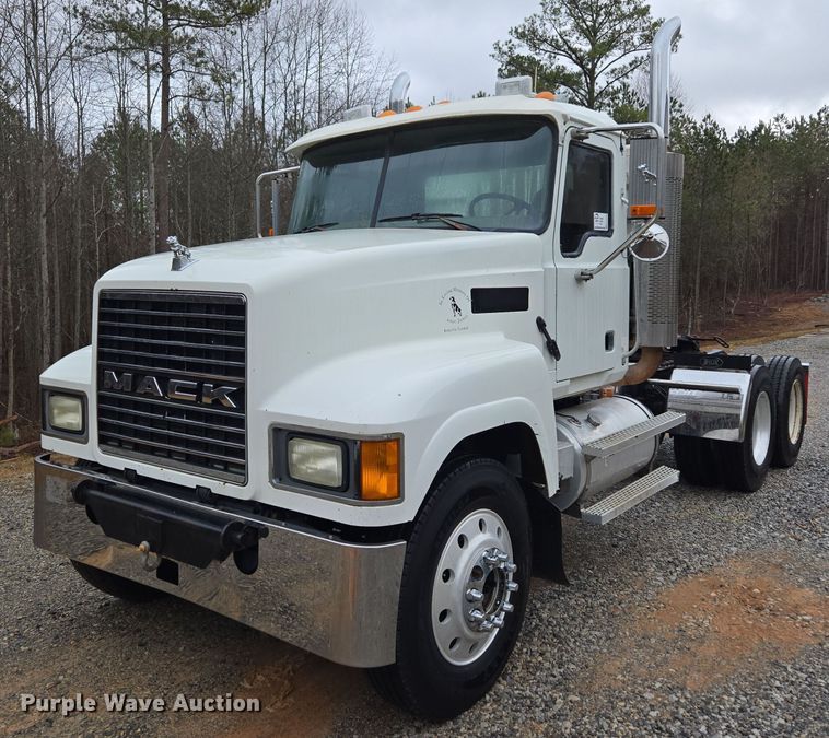 2006 Mack CHN613 semi truck - EC3456