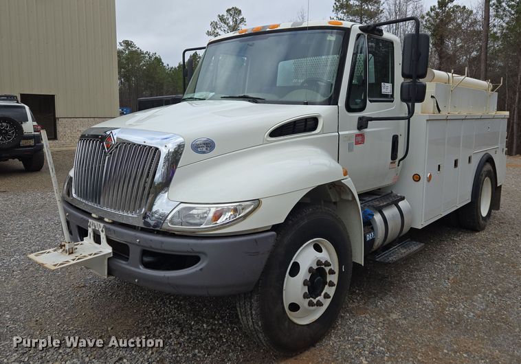 2018 International 4300 utility / service truck - EC3457