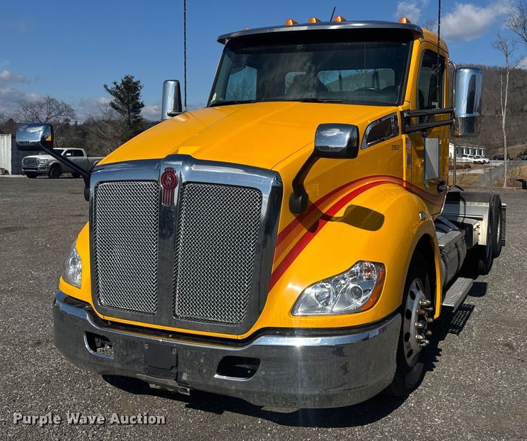 2021 Kenworth T680 semi truck - EI4141