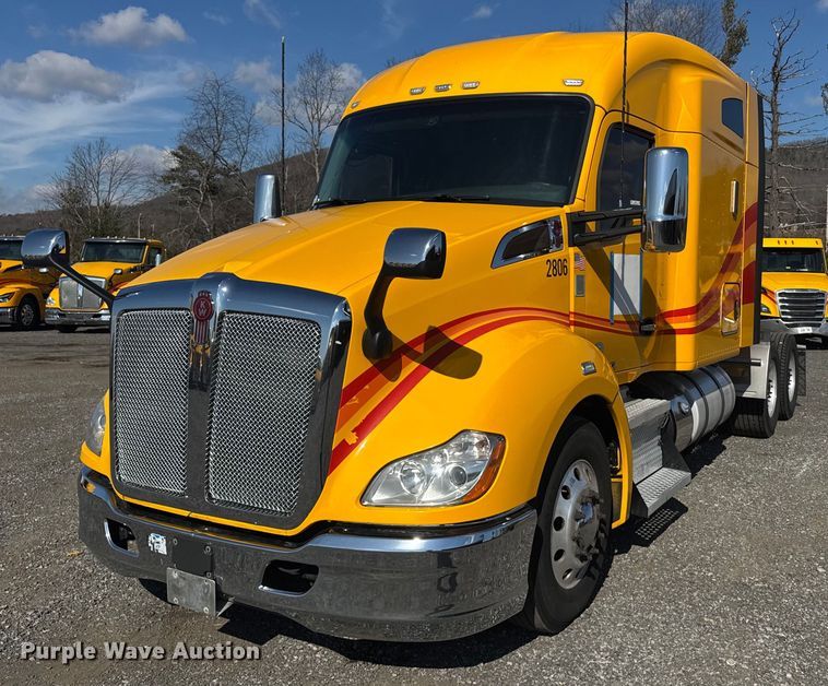 2020 Kenworth T680 semi truck - EI4143