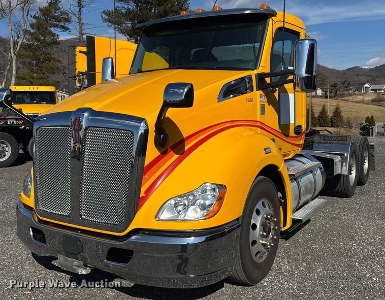 2021 Kenworth T680 semi truck - EI4146