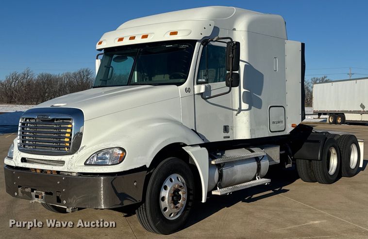 2005 Freightliner Columbia semi truck - LH9464