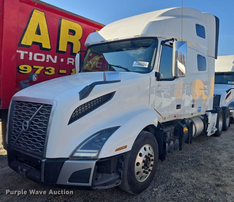 2020 Volvo VN semi truck - YA0115