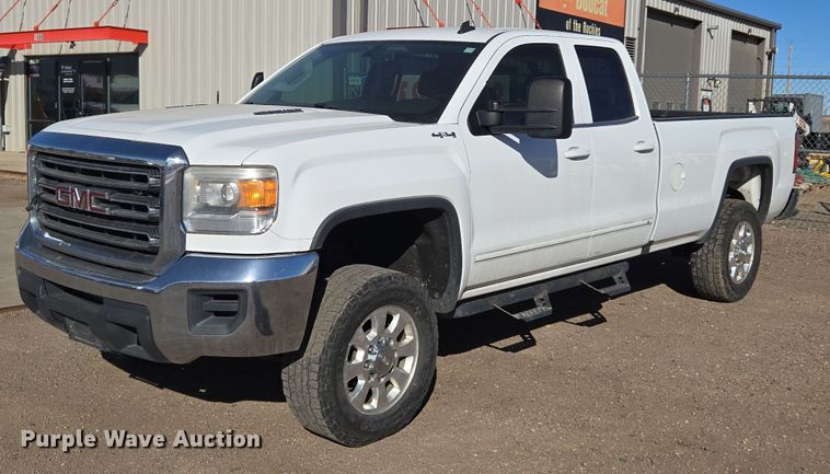 2015 GMC Sierra 3500HD Double Cab pickup truck - DT7043