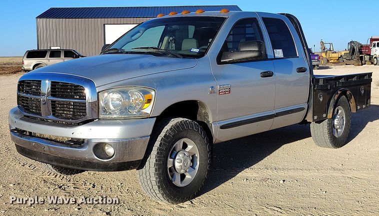 2007 Dodge  Ram 2500 Quad Cab flatbed truck - DV6669