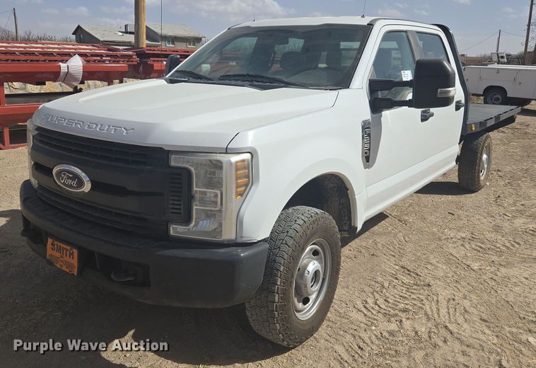 2019 Ford F250 Super Duty XL Crew Cab flatbed pickup truck - DW1838