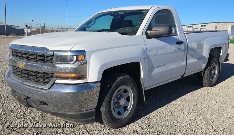 2016 Chevrolet Silverado 1500 pickup truck - DW3082