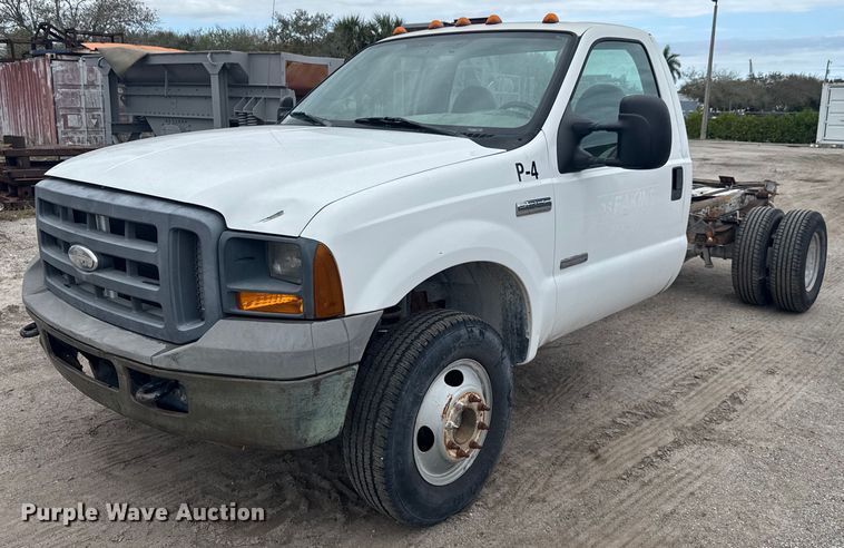 2005 Ford  F350 Super Duty XL pickup truck cab and chassis - EC3468