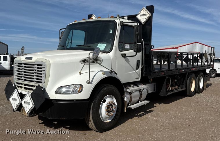 2005 Freightliner Business Class M2 flatbed truck - ED5508