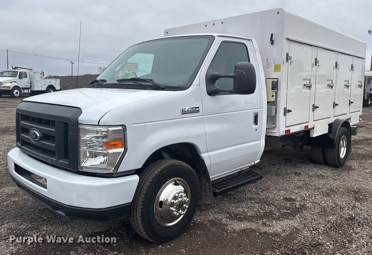 2018 Ford E450 Super Duty refrigerated truck - EG2546
