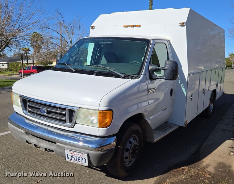 2006 Ford E450 utility van - EI4148