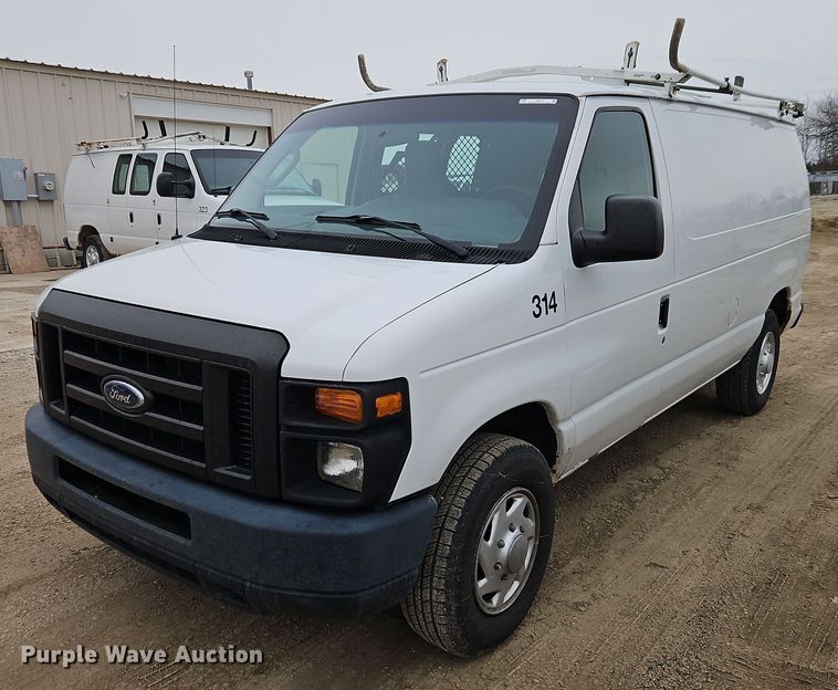 2011 Ford E250 van - EI8819