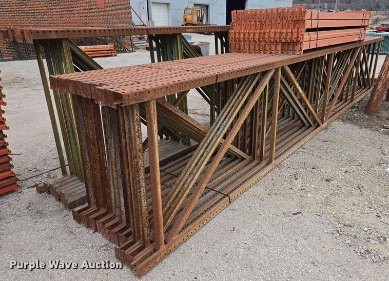 Teardrop pallet racking  - EQ3962