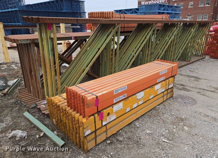 Teardrop pallet racking  - EQ3963