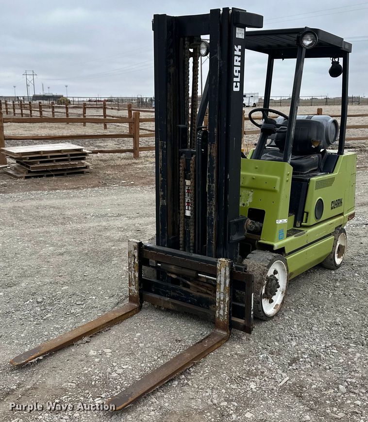 Clark GCX25 forklift - ER8713