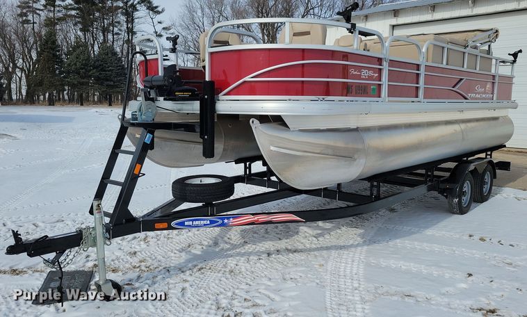 2019 Sun Tracker Fishin Barge 20 DLX pontoon boat - NB9814