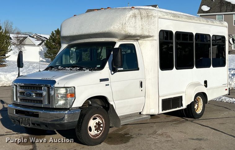 2009 Ford E350 Super Duty shuttle bus - NJ9741