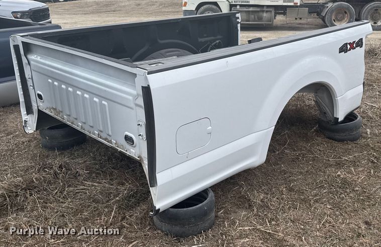 2022 Ford F250 Super Duty pickup truck bed - NN9571