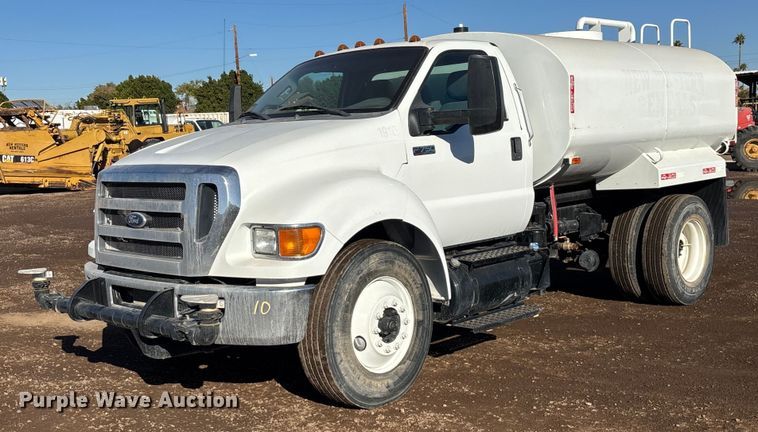 2015 Ford F750  water truck - DH8646