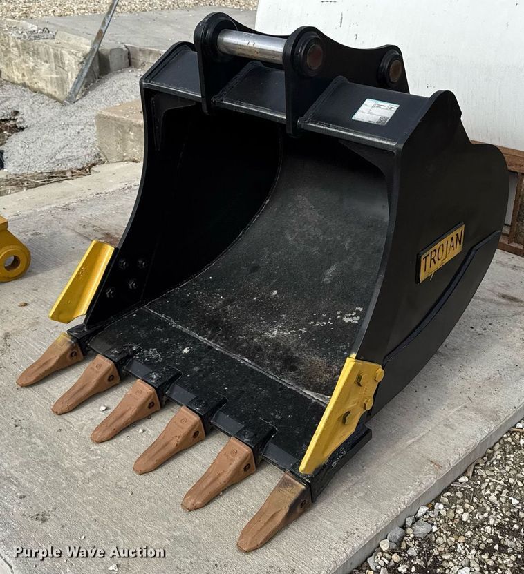 Trojan 12T-65 excavator bucket - DT0531