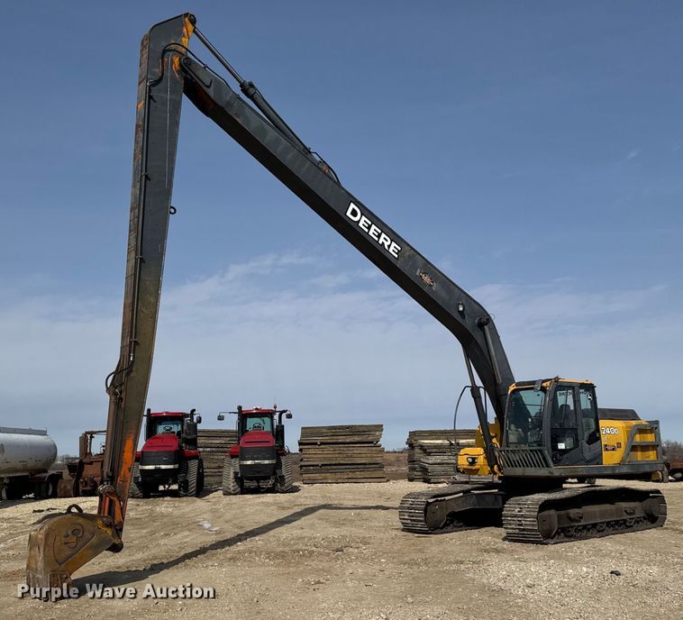 2007 John Deere 240D LC long reach excavator - DT0560