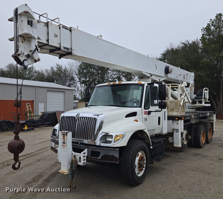 2007 International 7500 crane truck - EC3460