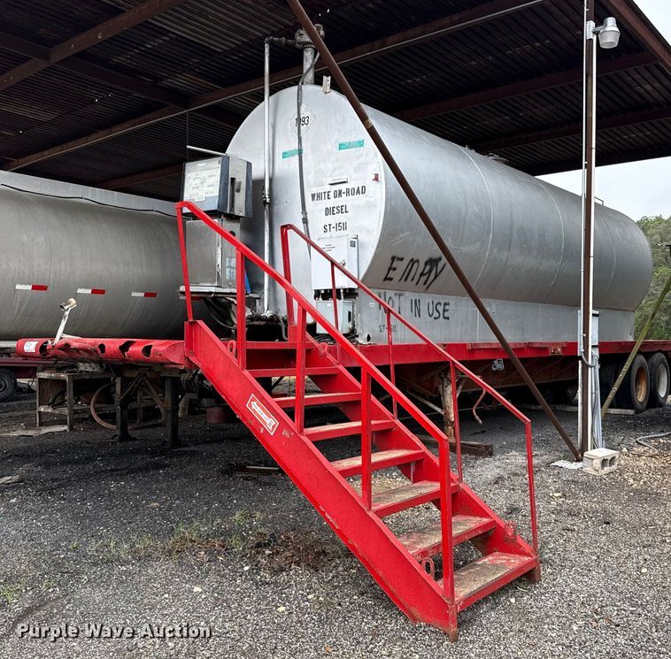 1965 Lufkin SPL Hi Tensile flatbed trailer with tank - ED5500