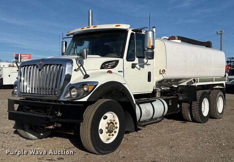 2009 International 7400 water truck - EG2359