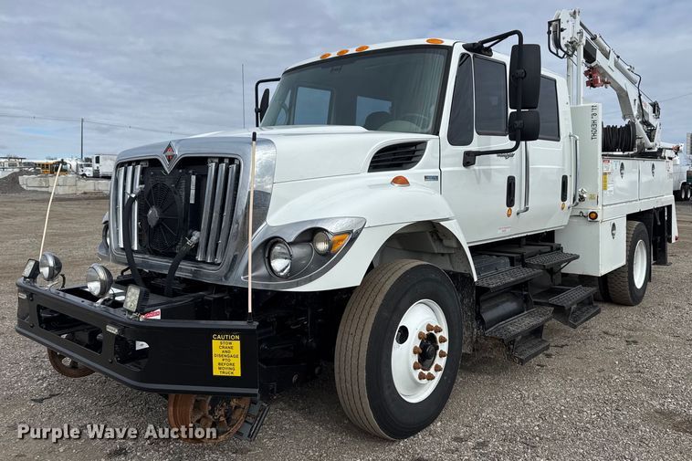 2010 International 7400 Crew Cab utility / service truck - EG2491