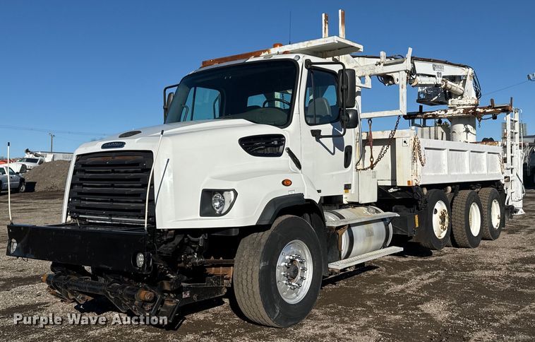 2014 Freightliner 114SD grapple crane truck - EG2529