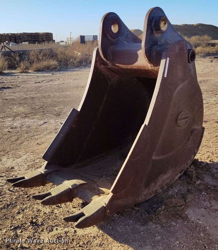Strickland CX350 34" W excavator bucket - EH0153