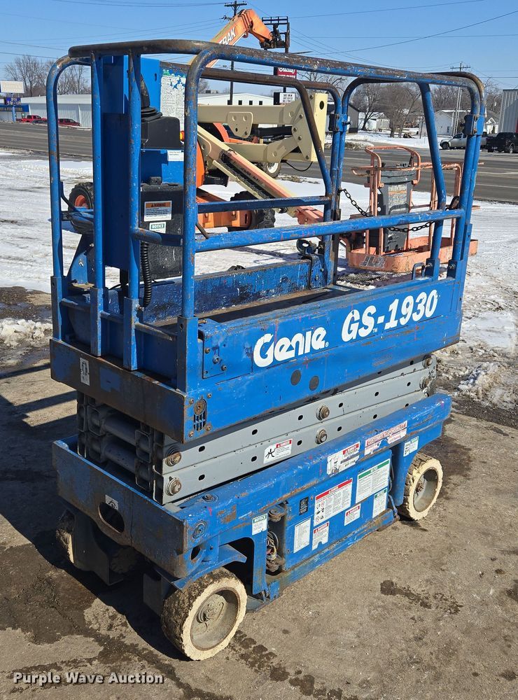 1999 Genie  GS-1930 scissor lift - EQ6583