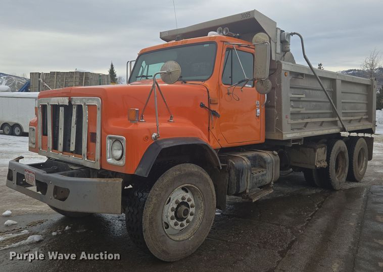 2002 International 2574 dump truck - ER5130