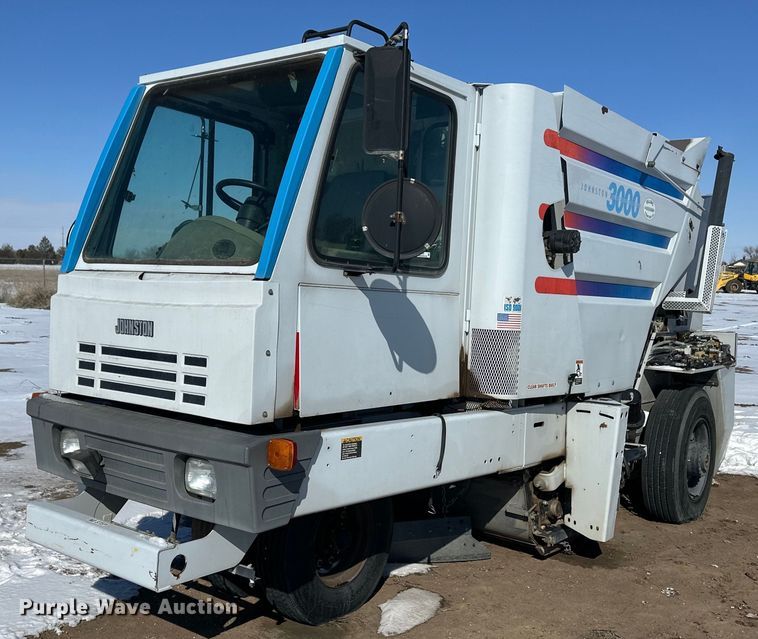 2002 Johnston 3000 street sweeper - ER8734