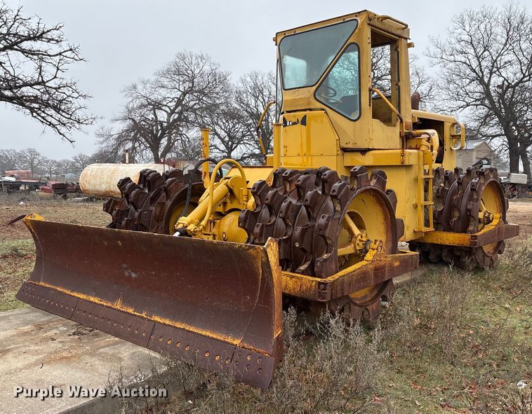 1972 Caterpillar 815 soil compactor - EY9905