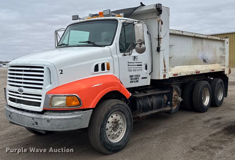 2000 Sterling A/AT9500 dump truck - NN9568