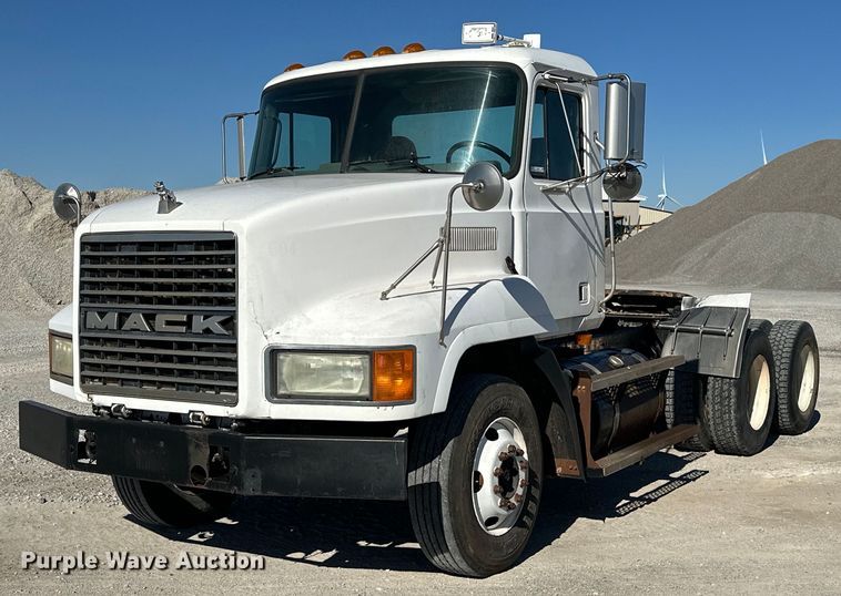 1998 Mack CH600 semi truck - EK0376