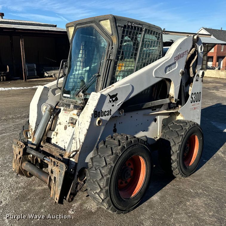 2005 Bobcat S300 skid steer loader - EN5139