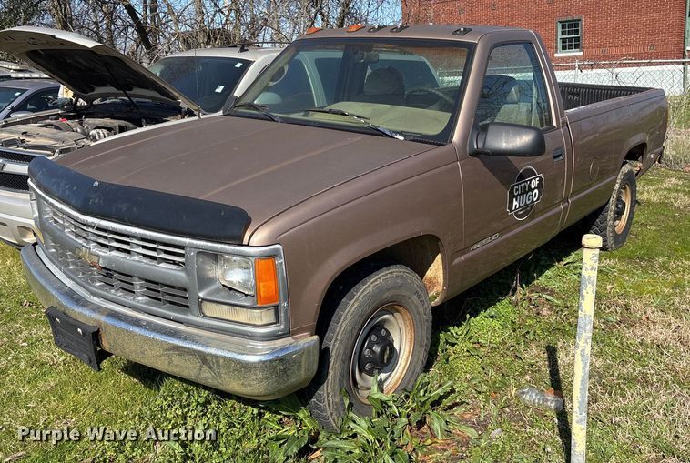 1995 Chevrolet C2500 pickup truck - EY9914