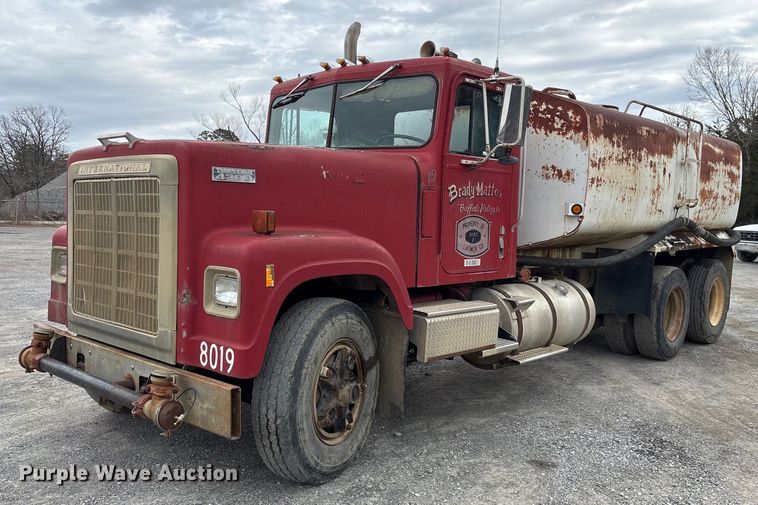 1983 International 4300 water truck - EY9939