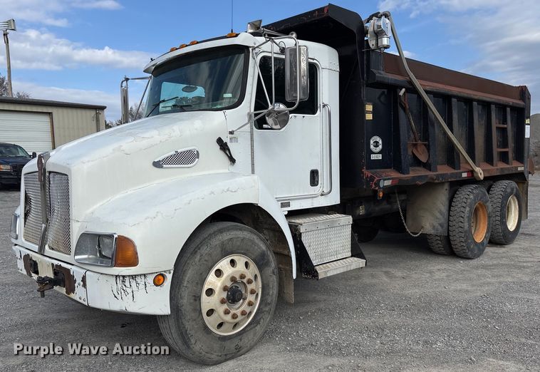 2005 Kenworth T300 dump truck - EY9941