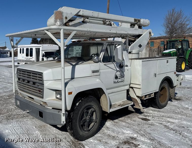 1981 Ford F600 bucket truck - NN9575