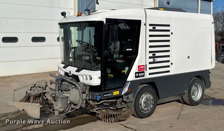 2017 Ravo 5-Series 540 street sweeper - NN9593