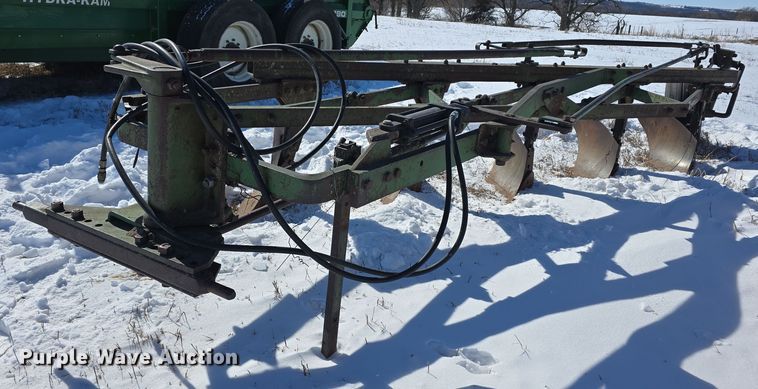 John Deere five bottom plow - DW3146
