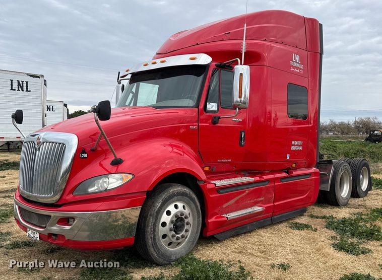 2016 International ProStar Plus 122 semi truck - DO2636