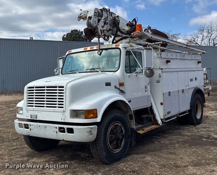 1998 International 4900 4x2 digger derrick truck - DT0620
