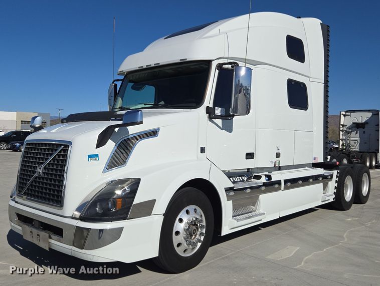2016 Volvo VN semi truck - DT7048