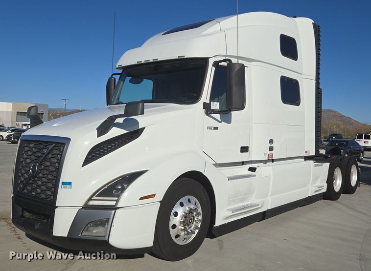 2020 Volvo VNL860 semi truck - DT7050