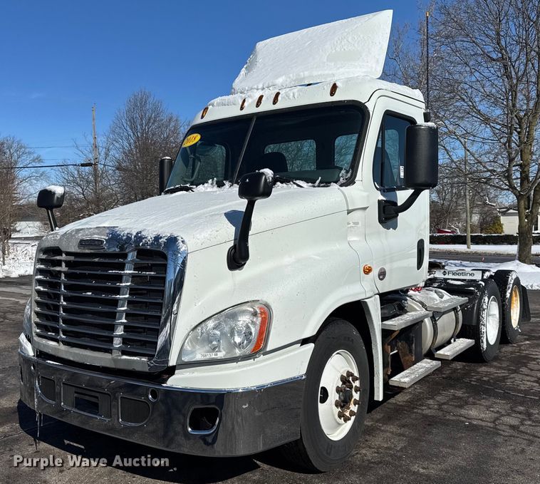 2018 Freightliner Cascadia 125 semi truck - DU3299