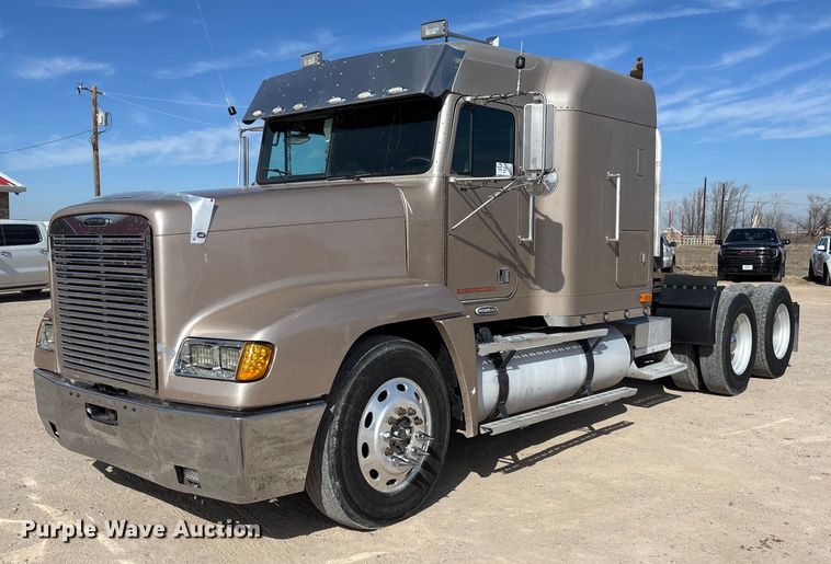 1997 Freightliner FLD120 semi truck - EE0021